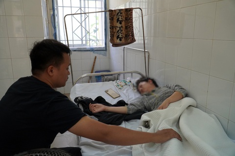 Nữ công nhân bị quản lý người nước ngoài túm tóc, đạp vào người nhập viện - Ảnh 1. Nữ công nhân bị quản lý người nước ngoài túm tóc, đạp vào người nhập viện - Ảnh 1.