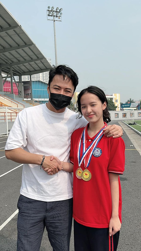 Ảnh vui sao Việt 3-3: Quyền Linh hạnh phúc vì nhà toàn con gái - Ảnh 3. Ảnh vui sao Việt 3-3: Quyền Linh hạnh phúc vì nhà toàn con gái - Ảnh 3.