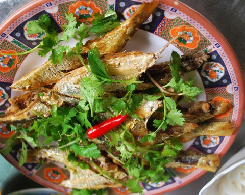Cá mòi hương vị khỏi chê, chiên giòn nhắm rượu là mê ly liền - Ảnh 5. Cá mòi hương vị khỏi chê, chiên giòn nhắm rượu là mê ly liền - Ảnh 5.