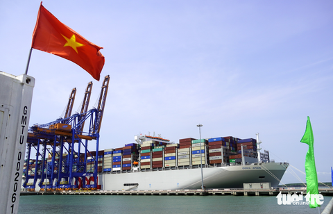 Tàu 400m cập cảng Cái Mép - Thị Vải, số container trên tàu nếu xếp sẽ dài 146km - Ảnh 1. Tàu 400m cập cảng Cái Mép - Thị Vải, số container trên tàu nếu xếp sẽ dài 146km - Ảnh 1.