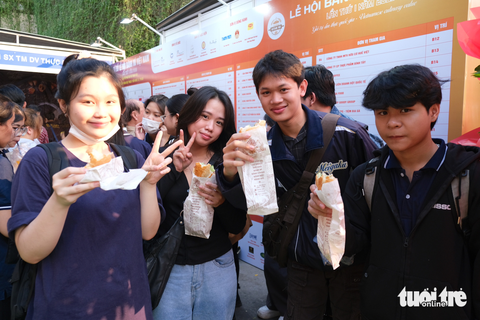 Thưởng thức vô vàn loại bánh ở lễ hội bánh mì Việt lần đầu tiên - Ảnh 1. Thưởng thức vô vàn loại bánh ở lễ hội bánh mì Việt lần đầu tiên - Ảnh 1.