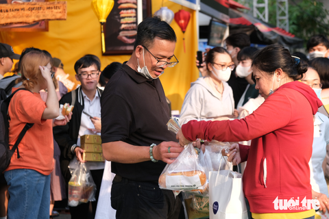 Thưởng thức vô vàn loại bánh ở lễ hội bánh mì Việt lần đầu tiên - Ảnh 8. Thưởng thức vô vàn loại bánh ở lễ hội bánh mì Việt lần đầu tiên - Ảnh 8.
