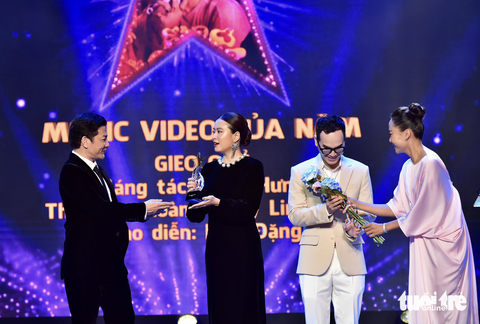 Giải Cống hiến 2023: Hoàng Thùy Linh thắng lớn - Ảnh 2. Giải Cống hiến 2023: Hoàng Thùy Linh thắng lớn - Ảnh 2.
