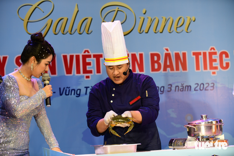 Ngất ngây với những món ăn ‘5 sao’ chế biến từ tinh hoa thủy sản Việt - Ảnh 12. Ngất ngây với những món ăn ‘5 sao’ chế biến từ tinh hoa thủy sản Việt - Ảnh 12.