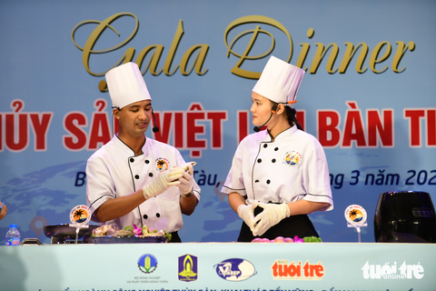 Ngất ngây với những món ăn ‘5 sao’ chế biến từ tinh hoa thủy sản Việt - Ảnh 14. Ngất ngây với những món ăn ‘5 sao’ chế biến từ tinh hoa thủy sản Việt - Ảnh 14.