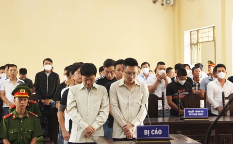 Tuyên án 51 người trong đường dây đánh bạc hàng trăm tỉ đồng - Ảnh 1. Tuyên án 51 người trong đường dây đánh bạc hàng trăm tỉ đồng - Ảnh 1.