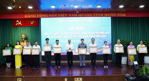 Ông Võ Văn Hoan: Cần đặt mục tiêu chỉ số cải cách hành chính cao hơn - Ảnh 2. Ông Võ Văn Hoan: Cần đặt mục tiêu chỉ số cải cách hành chính cao hơn - Ảnh 2.