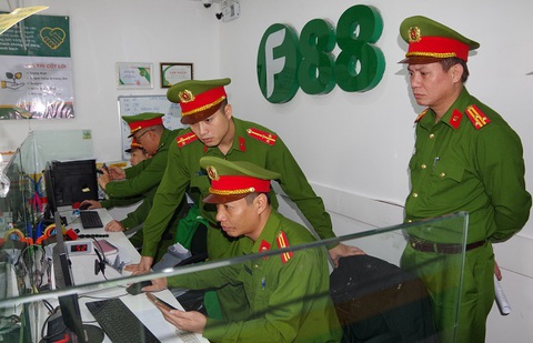 Công an kiểm tra các chi nhánh của F88 ở Hà Nam - Ảnh 1.