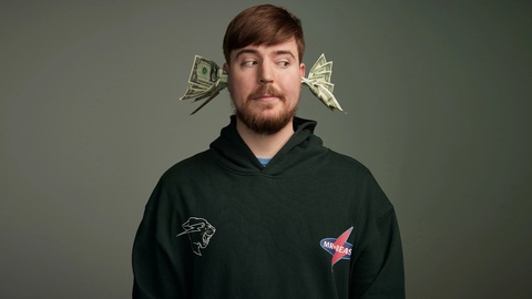 YouTuber MrBeast tặng phục vụ bàn một chiếc Toyota Corolla mới tinh - Ảnh 5. YouTuber MrBeast tặng phục vụ bàn một chiếc Toyota Corolla mới tinh - Ảnh 5.