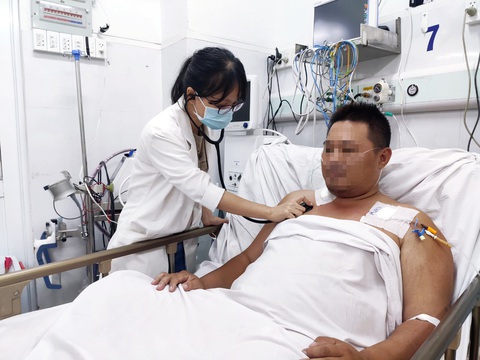 Sáu giờ chạy đua cứu bệnh nhân bị nang ruột đôi chèn ép khí quản - Ảnh 1. Sáu giờ chạy đua cứu bệnh nhân bị nang ruột đôi chèn ép khí quản - Ảnh 1.