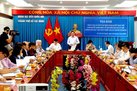Chủ tịch UBND TP.HCM Phan Văn Mãi phát biểu tại tọa đàm về nghị quyết thay thế nghị quyết 54 về thí điểm cơ chế, chính sách đặc thù phát triển TP.HCM - Ảnh: TIẾN LONG Chủ tịch UBND TP.HCM Phan Văn Mãi phát biểu tại tọa đàm về nghị quyết thay thế nghị quyết 54 về thí điểm cơ chế, chính sách đặc thù phát triển TP.HCM - Ảnh: TIẾN LONG