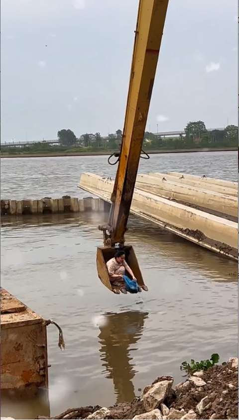 Ảnh vui 1-4: Em đang đạp vịt, anh đem ra giữa hồ giúp em nha - Ảnh 6. Ảnh vui 1-4: Em đang đạp vịt, anh đem ra giữa hồ giúp em nha - Ảnh 6.
