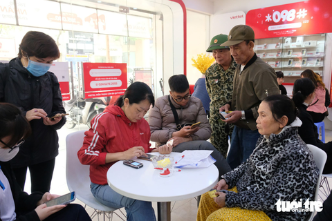 Khổ vì không trong diện phải chuẩn hóa ngay, dân vẫn đổ xô làm thủ tục - Ảnh 2. Khổ vì không trong diện phải chuẩn hóa ngay, dân vẫn đổ xô làm thủ tục - Ảnh 2.