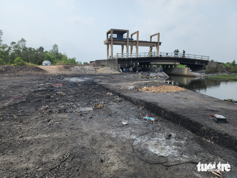 Vụ lén đốt rác, phế liệu gây nguy cơ đe dọa rừng: Kiểm lâm và địa phương vào cuộc - Ảnh 6. Vụ lén đốt rác, phế liệu gây nguy cơ đe dọa rừng: Kiểm lâm và địa phương vào cuộc - Ảnh 6.