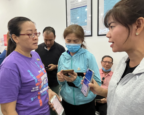 Cập nhật thông tin thuê bao điện thoại: Không cần chỉnh sửa cũng ra cửa hàng nên càng đông - Ảnh 2. Cập nhật thông tin thuê bao điện thoại: Không cần chỉnh sửa cũng ra cửa hàng nên càng đông - Ảnh 2.