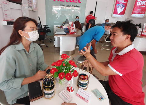 Cập nhật thông tin thuê bao điện thoại: Không cần chỉnh sửa cũng ra cửa hàng nên càng đông - Ảnh 3. Cập nhật thông tin thuê bao điện thoại: Không cần chỉnh sửa cũng ra cửa hàng nên càng đông - Ảnh 3.