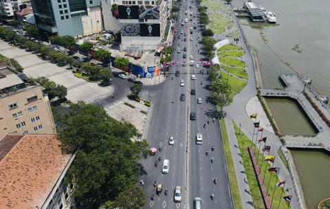 Tại sao TP.HCM xây cầu bộ hành nối đường Nguyễn Huệ và bến Bạch Đằng thay hầm chui? - Ảnh 1. Tại sao TP.HCM xây cầu bộ hành nối đường Nguyễn Huệ và bến Bạch Đằng thay hầm chui? - Ảnh 1.