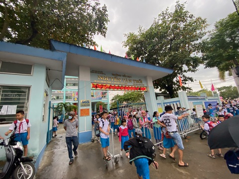 Đà Nẵng xuất hiện người lạ dụ dỗ học sinh lên xe tới bệnh viện - Ảnh 2. Đà Nẵng xuất hiện người lạ dụ dỗ học sinh lên xe tới bệnh viện - Ảnh 2.
