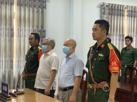 Út trọc nhận thêm 5 năm tù về tội trốn thuế - Ảnh 1. Út trọc nhận thêm 5 năm tù về tội trốn thuế - Ảnh 1.