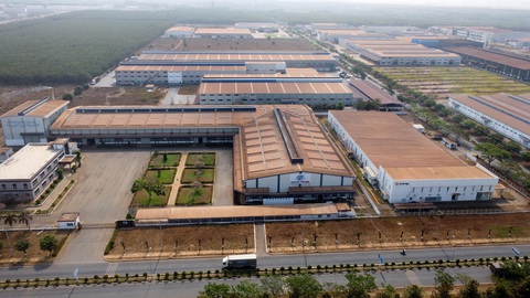 Bụi đỏ sân bay Long Thành gây thiệt hại cho doanh nghiệp FDI - Ảnh 2. Bụi đỏ sân bay Long Thành gây thiệt hại cho doanh nghiệp FDI - Ảnh 2.