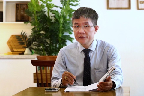 Trẻ rối loạn phổ tự kỉ: Cha mẹ đóng vai trò quyết định trong can thiệp điều trị - Ảnh 1. Bác sĩ Giang là một trong những tác giả dày công biên soạn sách ‘Hỗ trợ phục hồi chức năng cho trẻ em tự kỷ tại Việt Nam’ do Công ty PNJ đồng khởi xướng cùng Quỹ BTTEVN.
