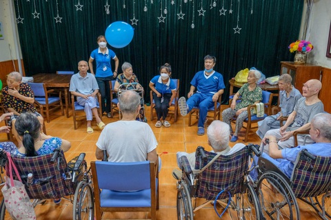 Tuyển chọn ứng viên điều dưỡng, hộ lý đi làm việc ở Nhật Bản - Ảnh 1. Điều dưỡng viên, hộ lý Việt Nam làm việc tại Nhật Bản.Ảnh minh họa. Nguồn: TTXVN