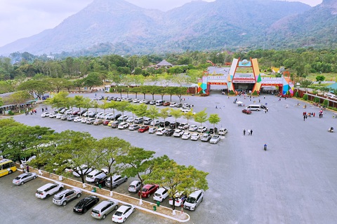 Uốn lượn cùng đội xe lữ hành lên núi Cấm - Ảnh 1. Uốn lượn cùng đội xe lữ hành lên núi Cấm - Ảnh 1.