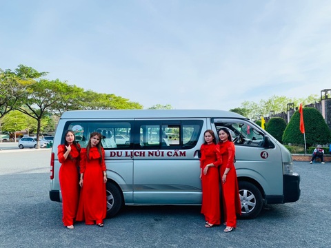 Uốn lượn cùng đội xe lữ hành lên núi Cấm - Ảnh 2. Uốn lượn cùng đội xe lữ hành lên núi Cấm - Ảnh 2.