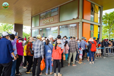 Uốn lượn cùng đội xe lữ hành lên núi Cấm - Ảnh 7. Uốn lượn cùng đội xe lữ hành lên núi Cấm - Ảnh 7.