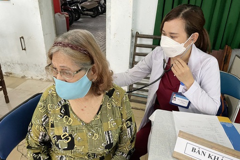‘Bác sĩ phải có nghĩa vụ với y tế cơ sở như nghĩa vụ quân sự’: Để tự nguyện thay vì bắt buộc - Ảnh 1. ‘Bác sĩ phải có nghĩa vụ với y tế cơ sở như nghĩa vụ quân sự’: Để tự nguyện thay vì bắt buộc - Ảnh 1.