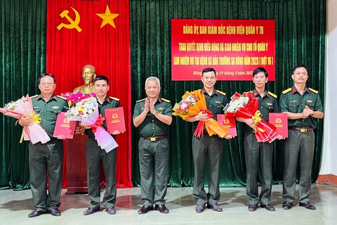Bác sĩ Bệnh viện Quân y 7B được điều động làm trưởng Bệnh xá đảo Trường Sa Đông - Ảnh 1. Bác sĩ Bệnh viện Quân y 7B được điều động làm trưởng Bệnh xá đảo Trường Sa Đông - Ảnh 1.