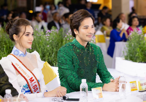 Đoàn Minh Tài diện áo dài Sĩ Hoàng làm đại sứ áo dài - Ảnh 2. Đoàn Minh Tài diện áo dài Sĩ Hoàng làm đại sứ áo dài - Ảnh 2.