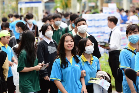 Lưu ý khi đăng ký, điều chỉnh nguyện vọng xét tuyển đại học để tránh rớt oan - Ảnh 5. Đông đảo học sinh Đồng Tháp đến dự chương trình tư vấn tuyển sinh - hướng nghiệp sáng nay - Ảnh: DUYÊN PHAN