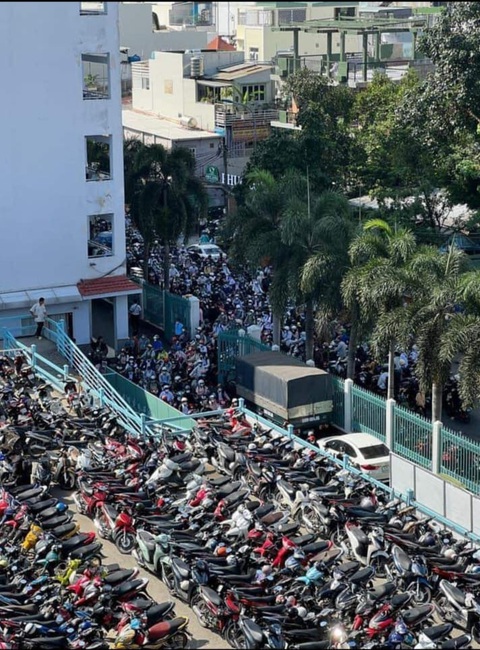 Ảnh vui 4-3: Đổi sếp thôi mà, có gì căng?! - Ảnh 4.