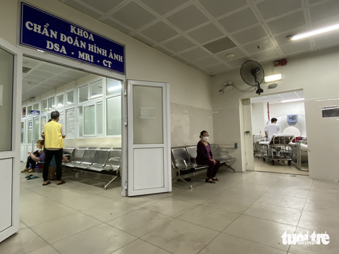 Những cuộc chuyển bệnh chưa từng có từ Bệnh viện Chợ Rẫy qua bệnh viện khác - Ảnh 11. Những cuộc chuyển bệnh chưa từng có từ Bệnh viện Chợ Rẫy qua bệnh viện khác - Ảnh 11.