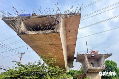 Những cây cầu trọng điểm ở TP.HCM nằm trơ xương chưa biết khi nào hoàn thành - Ảnh 5. Những cây cầu trọng điểm ở TP.HCM nằm trơ xương chưa biết khi nào hoàn thành - Ảnh 5.