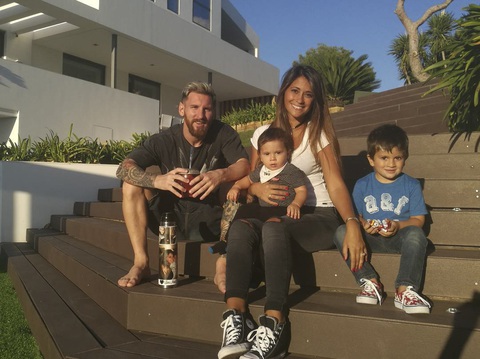 Cần sự riêng tư, Messi chi bộn tiền để mua luôn nhà hàng xóm - Ảnh 1. Cần sự riêng tư, Messi chi bộn tiền để mua luôn nhà hàng xóm - Ảnh 1.