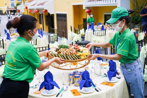 Khởi động lễ hội mùa Xuân Cổng Trời Đông Giang - Ảnh 6. Đến với lễ hội, du khách có cơ hội trải nghiệm nhiều món ăn truyền thống của đồng bào Cơ Tu - Ảnh: PHƯƠNG THẢO