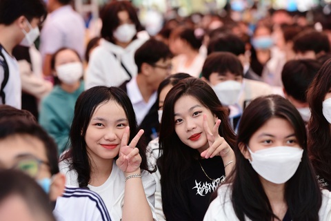 Lưu ý khi đăng ký, điều chỉnh nguyện vọng xét tuyển đại học để tránh rớt oan - Ảnh 2. Học sinh Đồng Tháp hào hứng khi tham gia chương trình để nghe các thầy cô tháo gỡ thắc mắc trước kỳ thi - Ảnh: DUYÊN PHAN