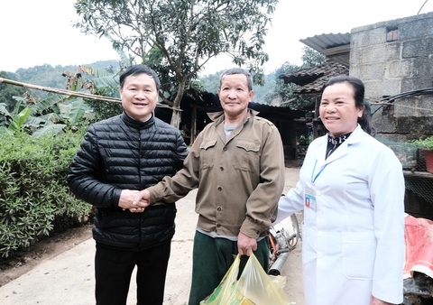 Bác sĩ Ma Thị Cầm dành cả thanh xuân xóa hủ tục ở vùng cao - Ảnh 3. Bác sĩ Ma Thị Cầm dành cả thanh xuân xóa hủ tục ở vùng cao - Ảnh 3.