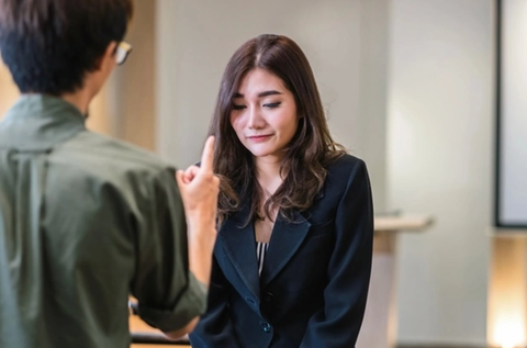 Bị đuổi việc vì đúng giờ là xách túi đi về - Ảnh 1. Bị đuổi việc vì đúng giờ là xách túi đi về - Ảnh 1.