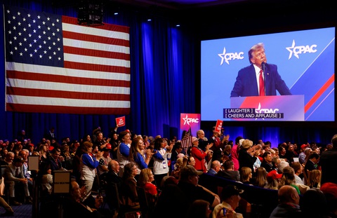Ông Trump sẽ tranh cử tổng thống dù có bị điều tra hình sự - Ảnh 1. Ông Trump sẽ tranh cử tổng thống dù có bị điều tra hình sự - Ảnh 1.