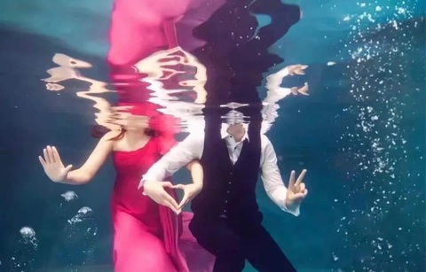 Cười ná thở với loạt ảnh cưới bá đạo của... ngày xưa ơi! - Ảnh 8. Cười ná thở với loạt ảnh cưới bá đạo của... ngày xưa ơi! - Ảnh 8.