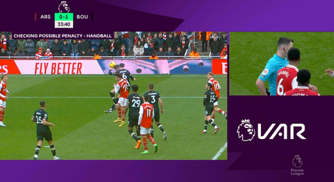 CĐV Arsenal lại nổi khùng với VAR - Ảnh 2. CĐV Arsenal lại nổi khùng với VAR - Ảnh 2.