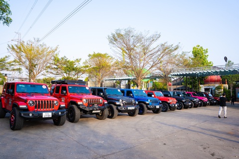 Dân chơi Jeep hành xác xe trên cung đường TP.HCM - Đà Lạt: Đi trên đồi núi dễ như trên quốc lộ - Ảnh 2. Dân chơi Jeep hành xác xe trên cung đường TP.HCM - Đà Lạt: Đi trên đồi núi dễ như trên quốc lộ - Ảnh 2.
