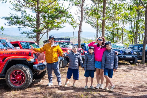 Dân chơi Jeep hành xác xe trên cung đường TP.HCM - Đà Lạt: Đi trên đồi núi dễ như trên quốc lộ - Ảnh 3. Dân chơi Jeep hành xác xe trên cung đường TP.HCM - Đà Lạt: Đi trên đồi núi dễ như trên quốc lộ - Ảnh 3.