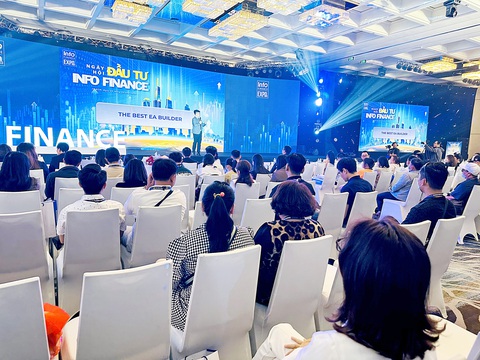 Lừa qua sàn Forex - chuyện kể mãi không hết! - Ảnh 1. Hoạt động mời chào giao dịch forex diễn ra rầm rộ từ trên mạng xã hội đến tổ chức hội thảo quy mô.Trong ảnh: một sự kiện quy tụ hàng chục sàn forex tại một khách sạn ở TP.HCM - Ảnh: B.M.