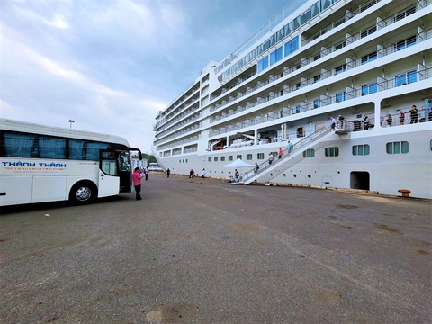 Du khách tàu biển thích thú đi tour đồng quê ngoại ô Nha Trang - Ảnh 2. Du khách tàu biển thích thú đi tour đồng quê ngoại ô Nha Trang - Ảnh 2.