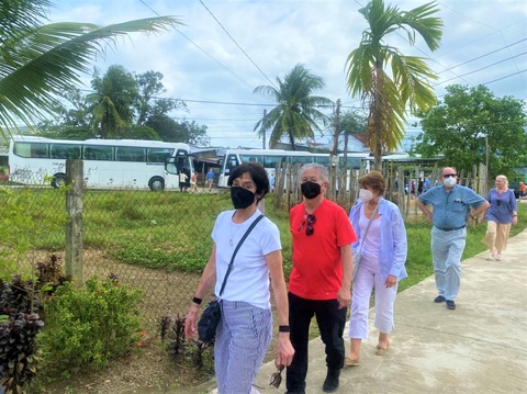 Du khách tàu biển thích thú đi tour đồng quê ngoại ô Nha Trang - Ảnh 5. Du khách tàu biển thích thú đi tour đồng quê ngoại ô Nha Trang - Ảnh 5.