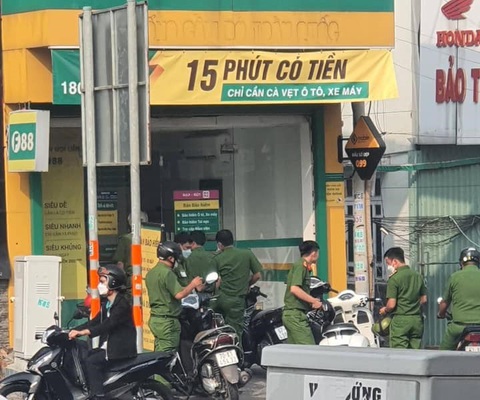 Công an khám xét nhiều chi nhánh F88 ở TP.HCM - Ảnh 4. Công an khám xét nhiều chi nhánh F88 ở TP.HCM - Ảnh 4.